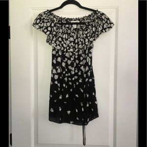 White House Black Market Long Floral Blouse Tunic in Black & White Size XXS